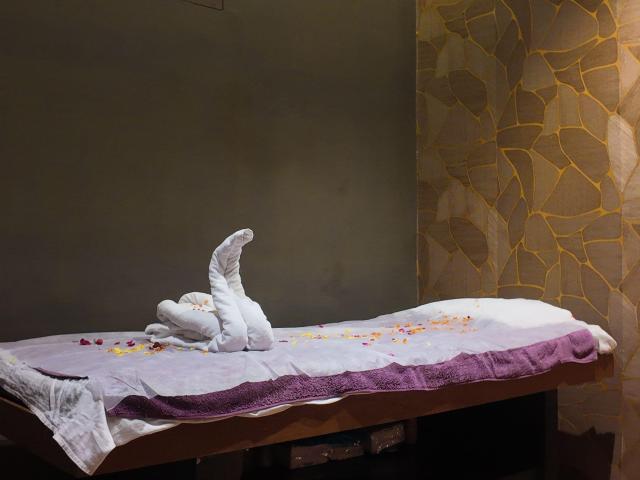 ROYAL OAK SPA | DADAR