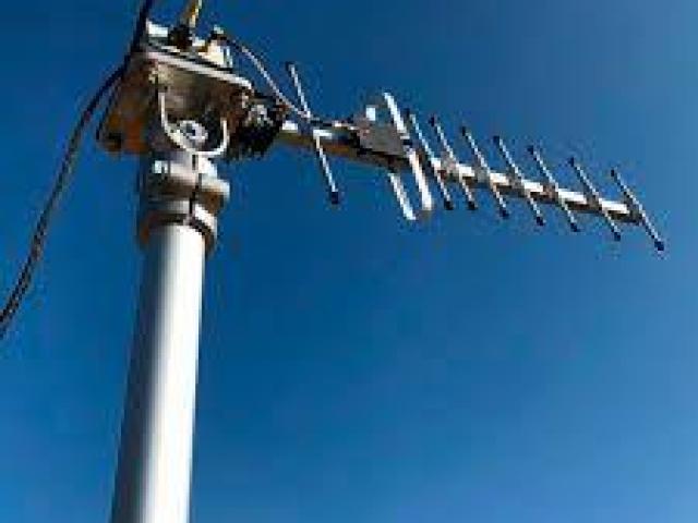 Ground-To-Air Antenna for ATC and Air-Ground Communication